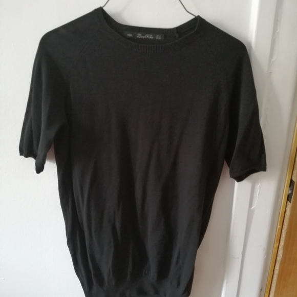 Black top - Picture 1 of 3